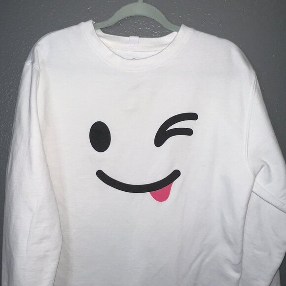 Snap Inc. White Winking Face Emoji Crewneck Sweatshirt Size M P2P 21 L25 Sleeve - Picture 4 of 5